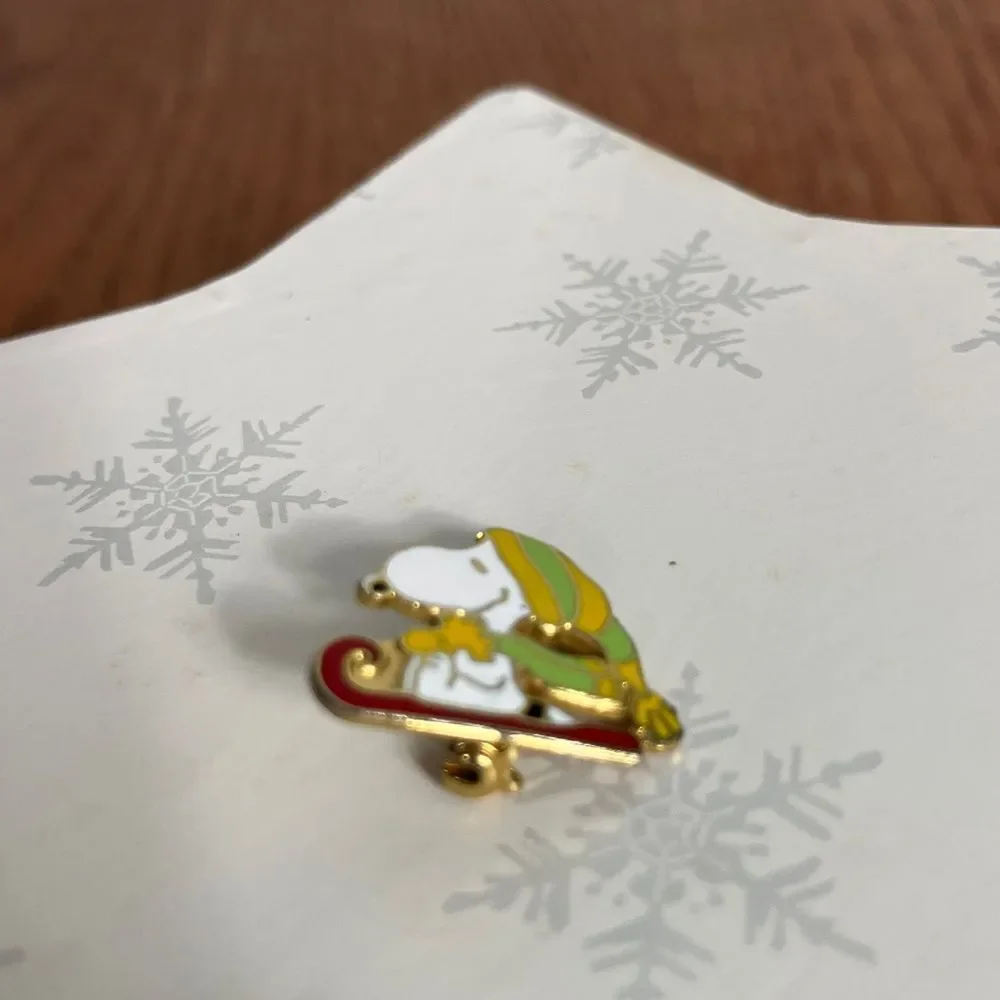 Vintage Snoopy & Woodstock sledding enameled lapel pin winter